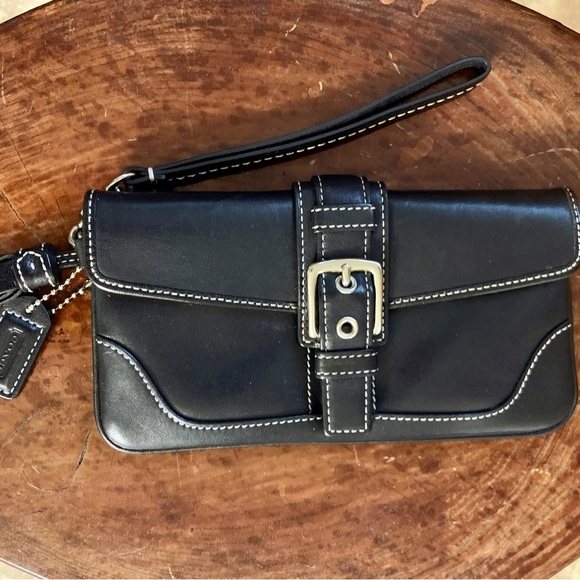 Coach Handbags - Coach Wristlet
